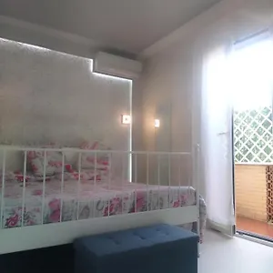 Apartment Rosilienza Private Spa, Patio Garden Free Trasfer To & From Airport, Fiumicino