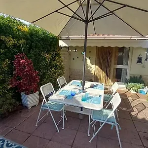 Apartment Domus Claudio Garden - Monolocale Con Giardino Privato, Fiumicino
